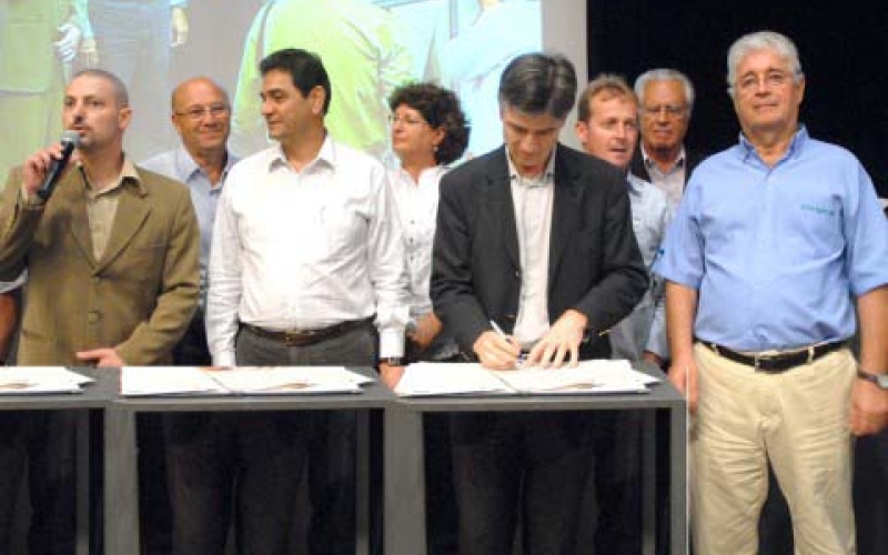 José Maria assina convênio para construção de mais sete pontes