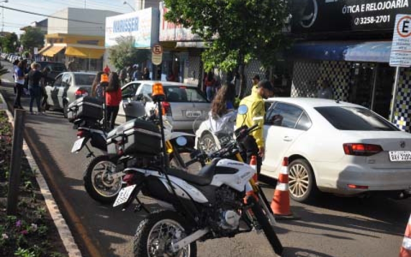 Blitz educativa conscientiza sobre o “Maio Amarelo”