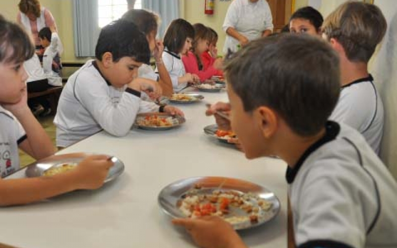 Administração Municipal investe no futuro através da alimentação e promoção de saúde