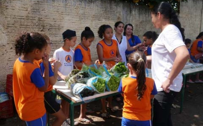 Escola Aldivina promove feira de empreendedorismo