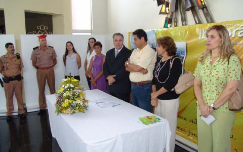 Prefeitura e UEL firmam convênio para  orientar jovens na escolha da profissão