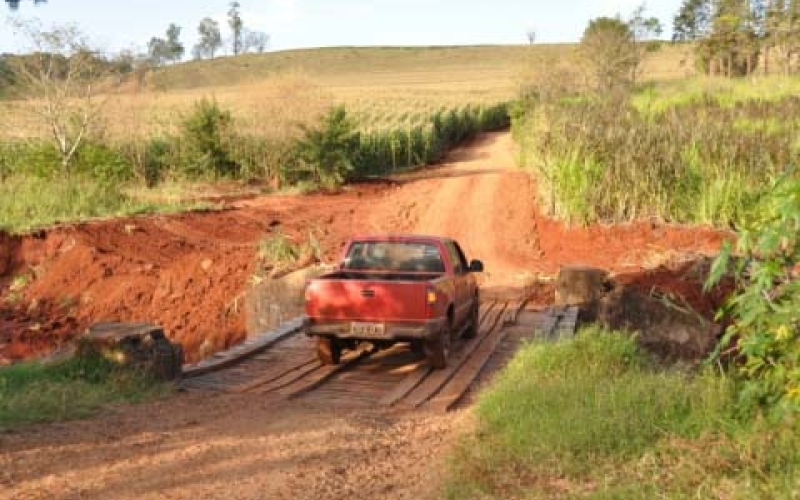 Prefeitura já liberou a ponte sobre o Rio Jacutinga