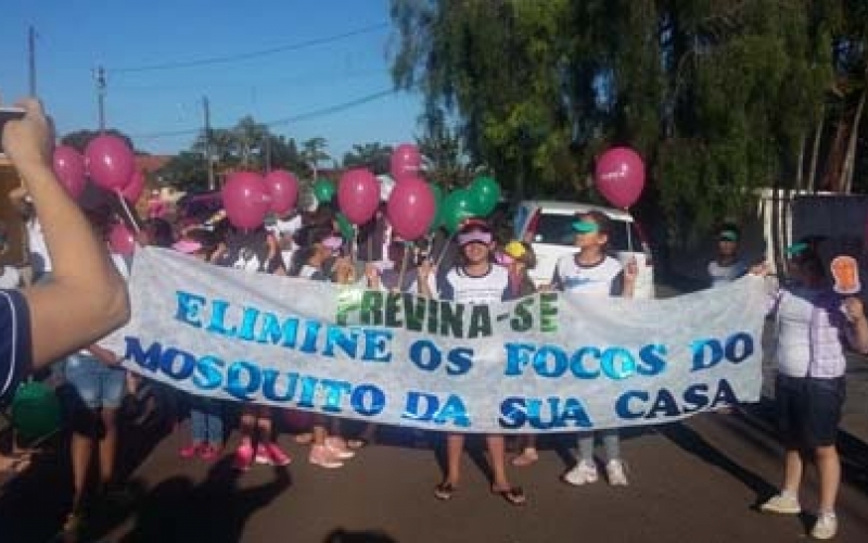Alunos de escola municipal de Ibiporã fazem passeata contra a dengue