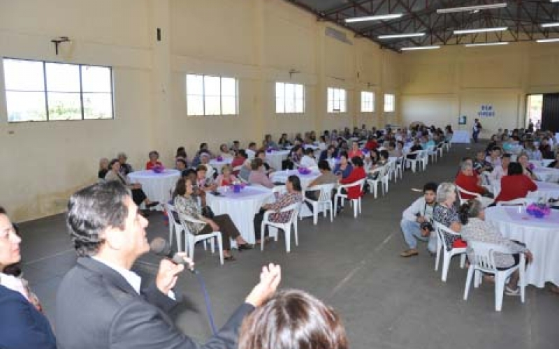 Mães do CCI são homenageadas em tarde de confraternização