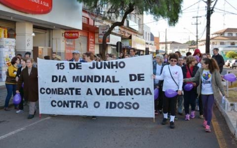 Passeata marca Dia Mundial de Conscientização de Violência Contra o Idoso