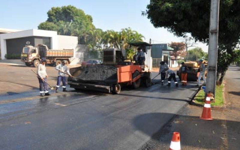 Avenida Prudente de Morais recebe melhorias asfálticas