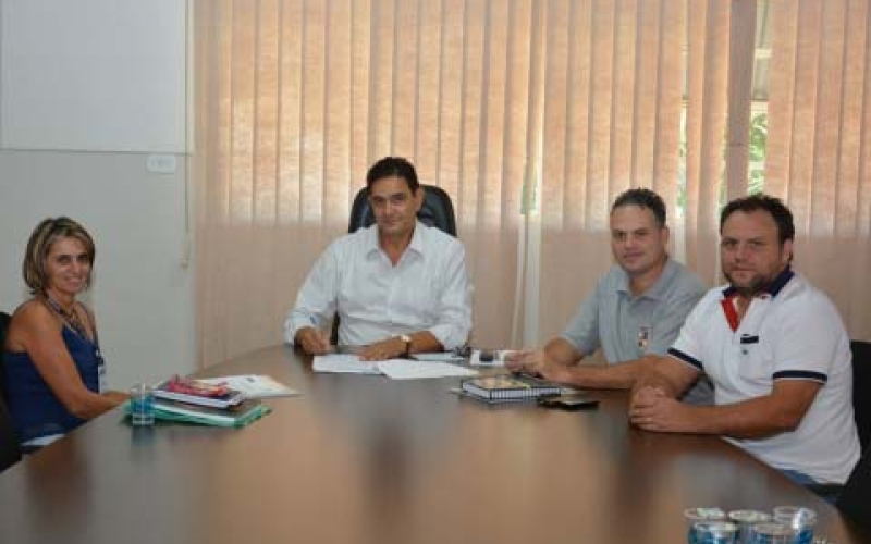 José Maria assina termo de compromisso para Ibiporã sediar Jogos Escolares