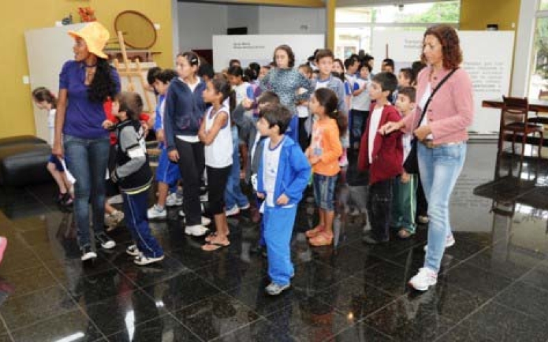 Alunos da rede municipal conhecem os projetos da Cultura em Ibiporã