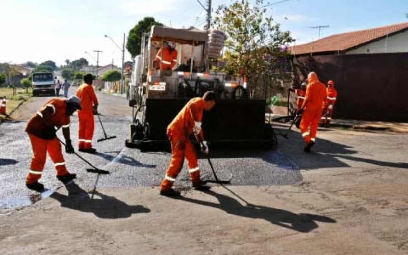 Administração municipal inicia plano de melhora asfáltica