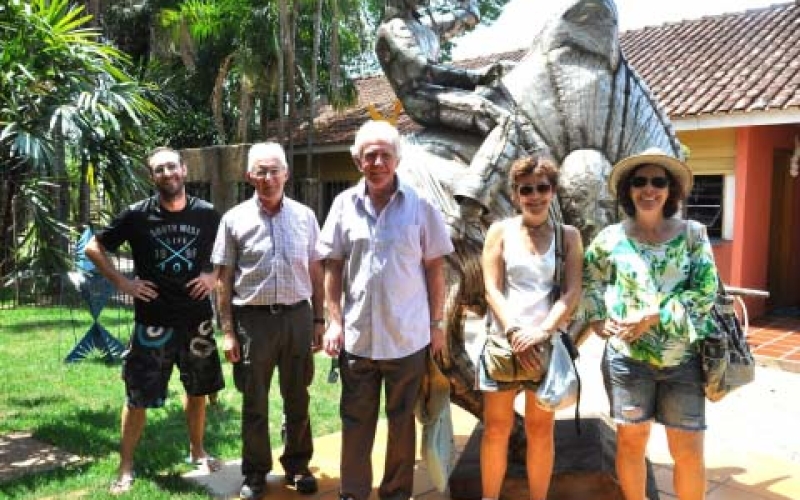 Turistas de Madri e alunos visitam Casa de Artes e Museu