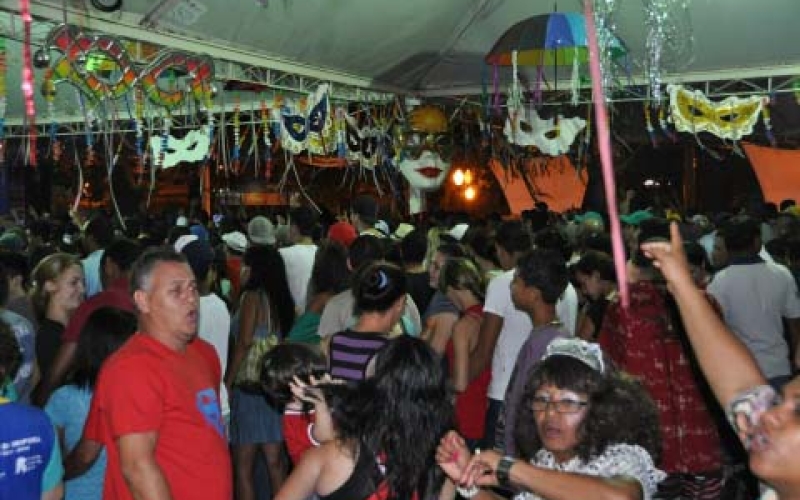 3º Carnaval na Praça 2014. Venha para a folia!