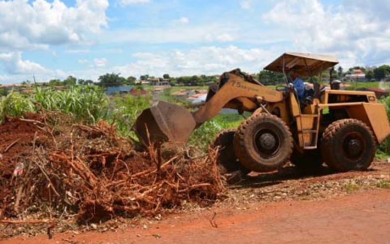 Administração Municipal retira 38 caminhões de entulho do Santa Paula