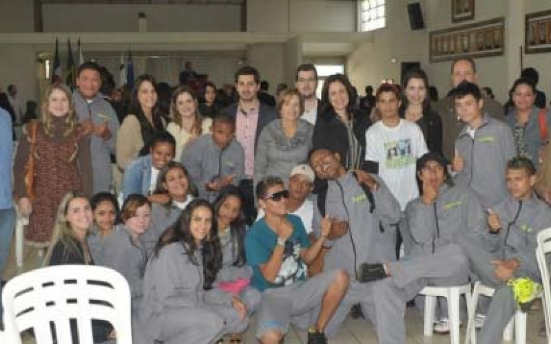 Jovens de Ibiporã participam de formatura do Protejo