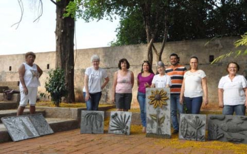 Oficina de escultura em concreto é encerrada com produções variadas