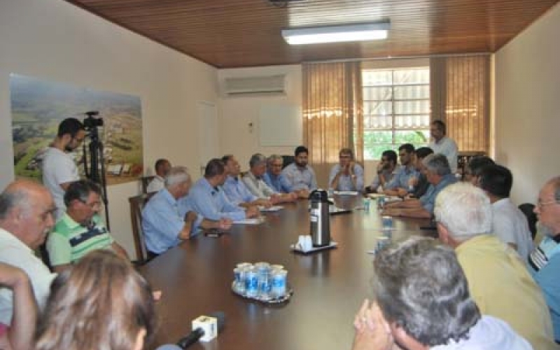 Reunião discute posse do terreno da Capela São Bento