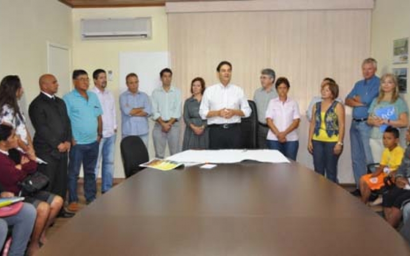 Prefeito anuncia construção de 1.000 casas populares