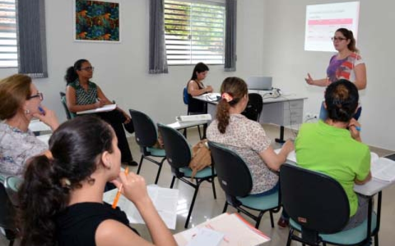 Enfermeiras participam de capacitação sobre o Mãe Paranaense