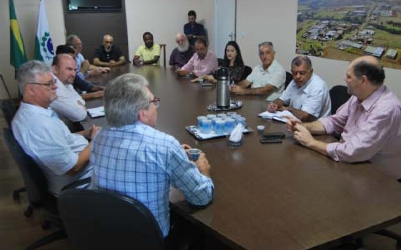 João Coloniezi recebe deputado Alex Canziani