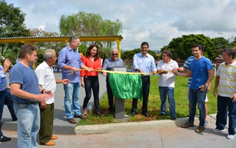 Praça e ATI do Jd. San Rafael são entregues à população