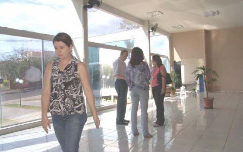 Biblioteca é interditada e está fechada ao público