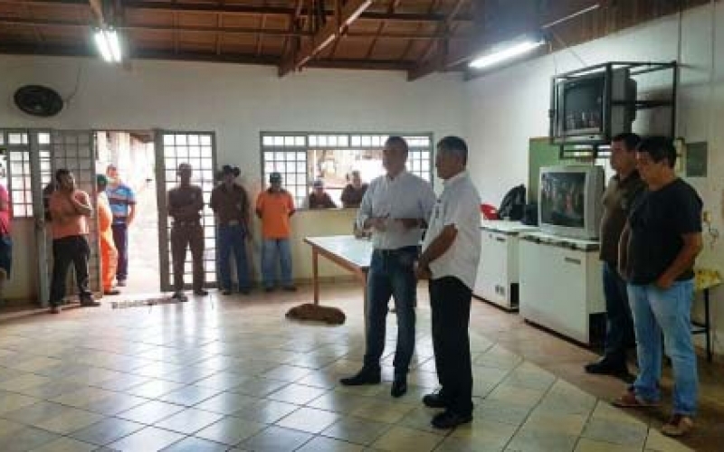 Secretário de Obras faz primeiras reuniões com servidores