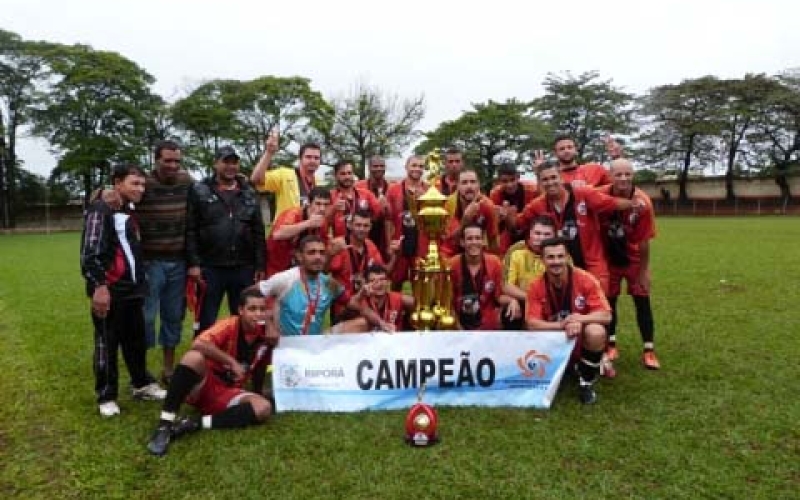 Autoescola Vega é bicampeã do Amador de Futebol