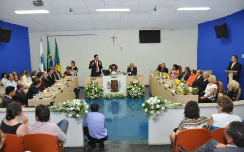 José Maria e Sandra Moya participam de entrega de títulos de cidadania honorária