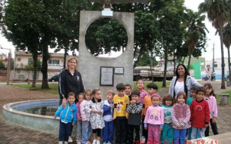 Alunos do CMEI Menino Deus visitam obras de Henrique de Aragão