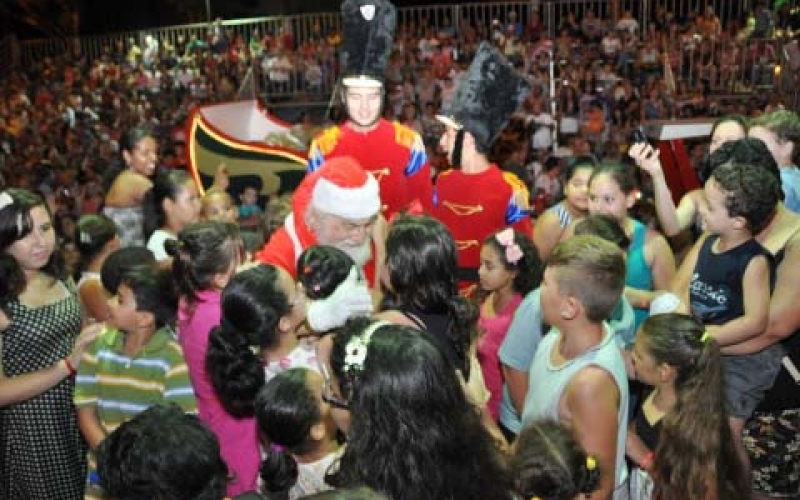 Abertura do Natal lotou a Praça