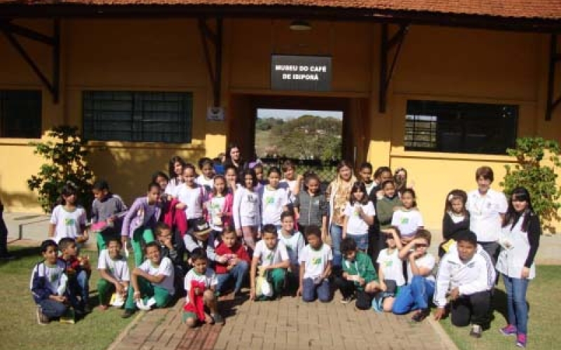Alunos aprendem História no Museu do Café