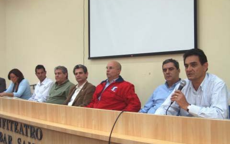 Prefeitos discutem retorno do trem Londrina-Maringá