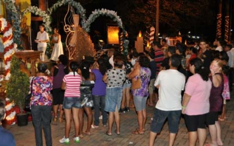Venha para os shows na Praça