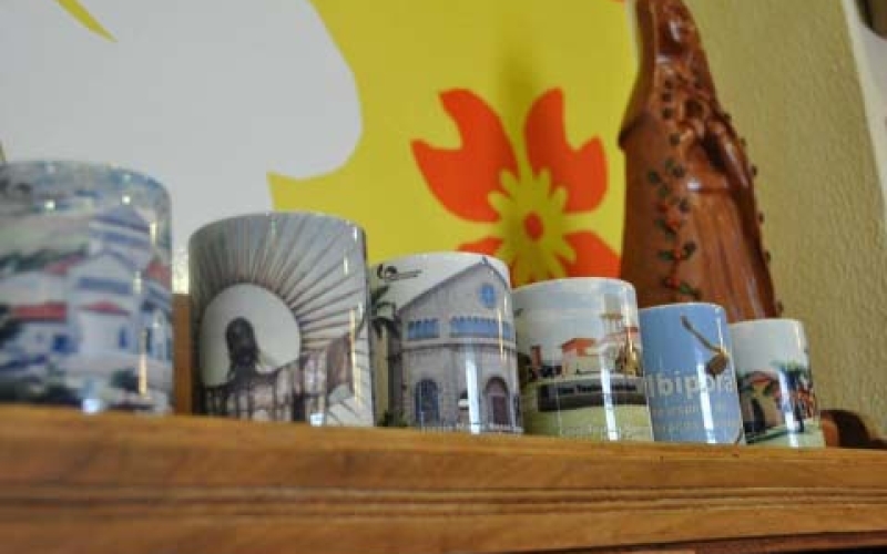 Canecas decorativas estampam atrativos turísticos de Ibiporã