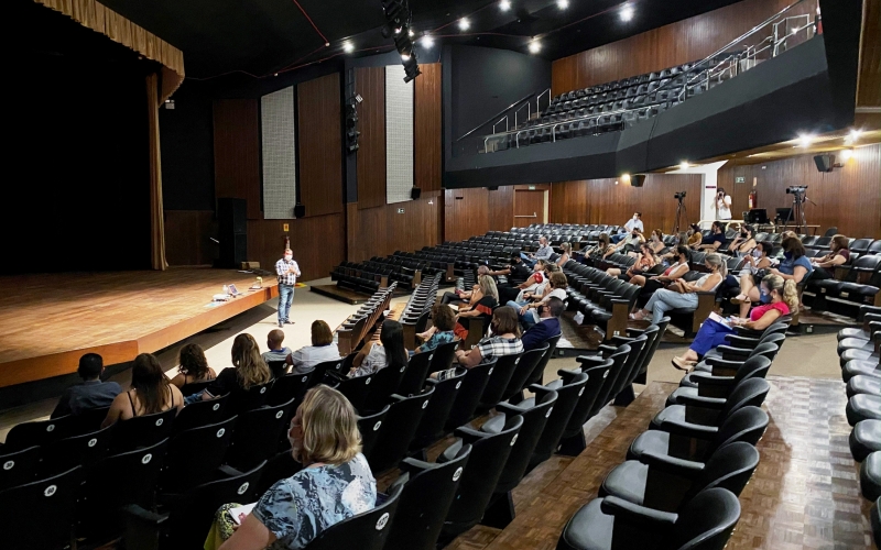 Palestra para rede de atendimento marca Semana de Prevenção da Gravidez na Adolescência