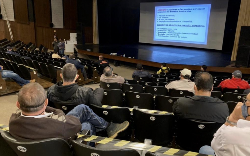 Prefeitura promove palestra sobre segurança e direção defensiva no trânsito, aos servidores 