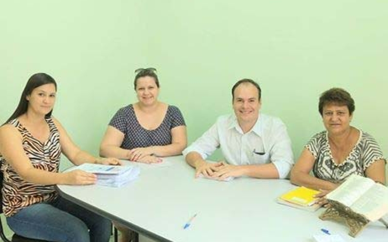 Secretária do Trabalho reúne-se com equipe do Senai