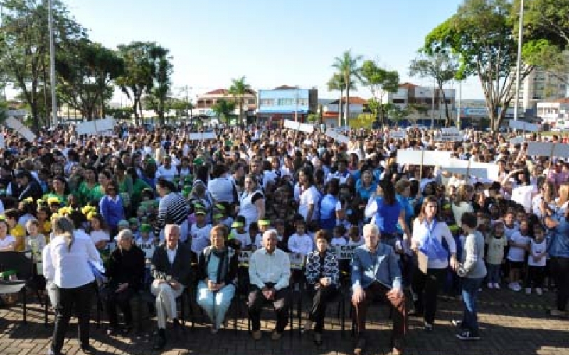 7 de Setembro reúne milhares de pessoas na Praça Pio XII
