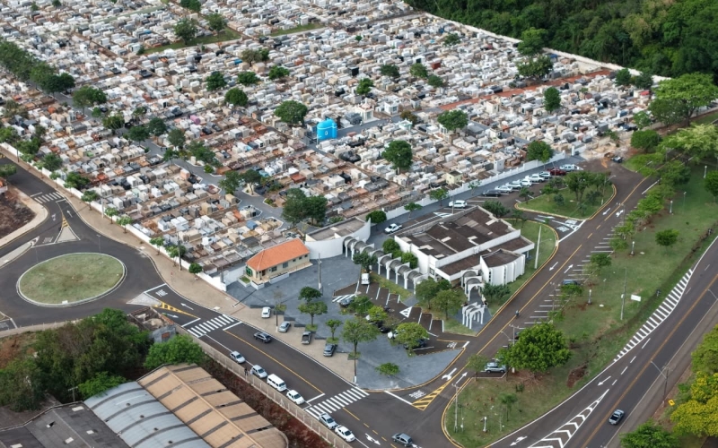 Dia de Finados: Cemitério Municipal tem horário especial neste domingo   