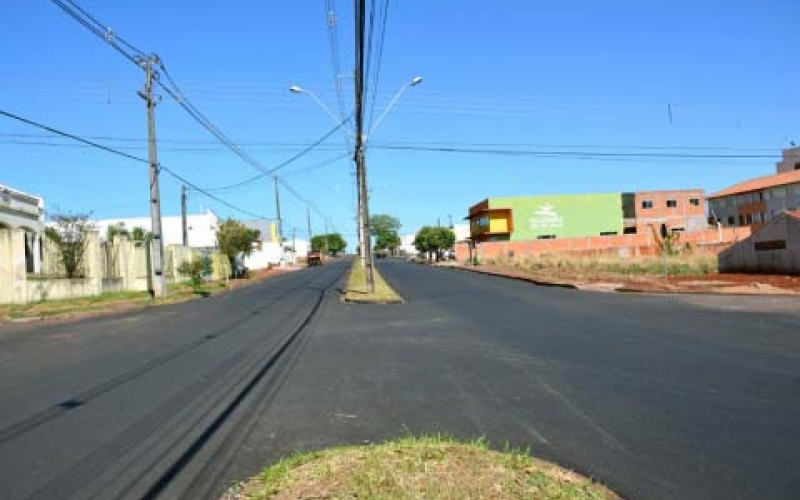 Ruas de grande movimento recebem recape asfáltico