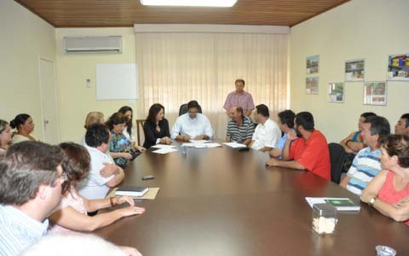 Prefeito de Ibiporã assina contrato de construção do CMEI Pró-Infância II