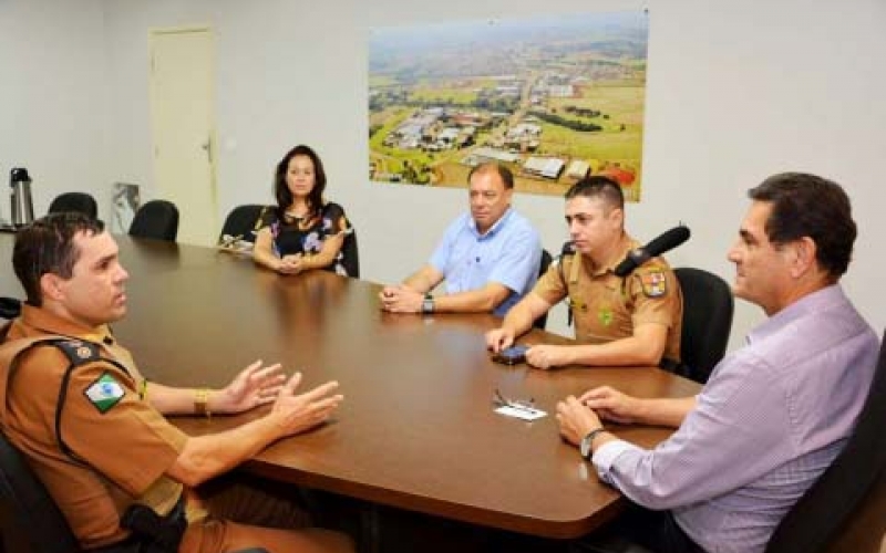 José Maria e Sandra Moya recebem novo comandante do 5° BPM