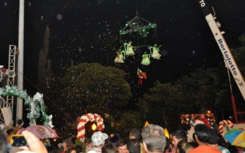 Chegada do Papai Noel abre o Natal 2011