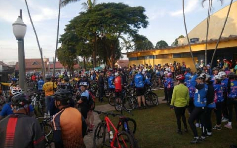 Volta do Guarani reúne cerca de 800 ciclistas