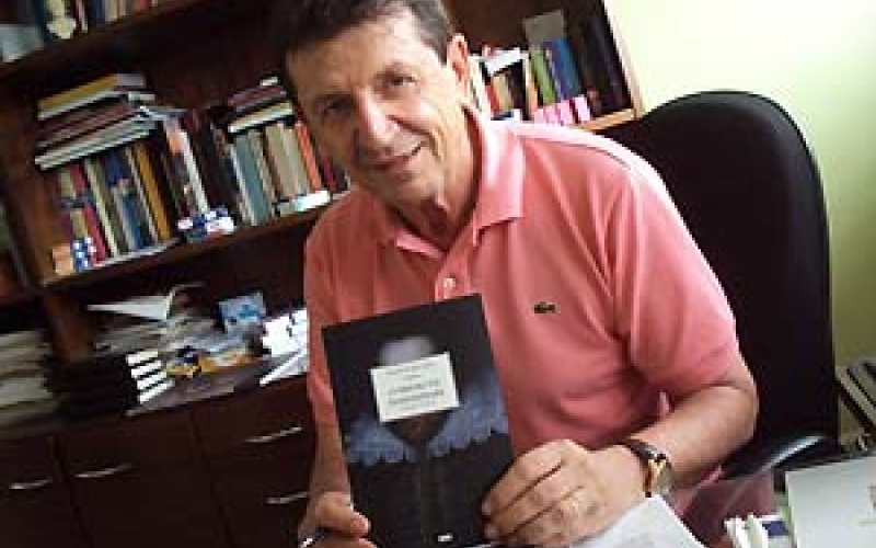 Psiquiatra de Ibiporã lança livro