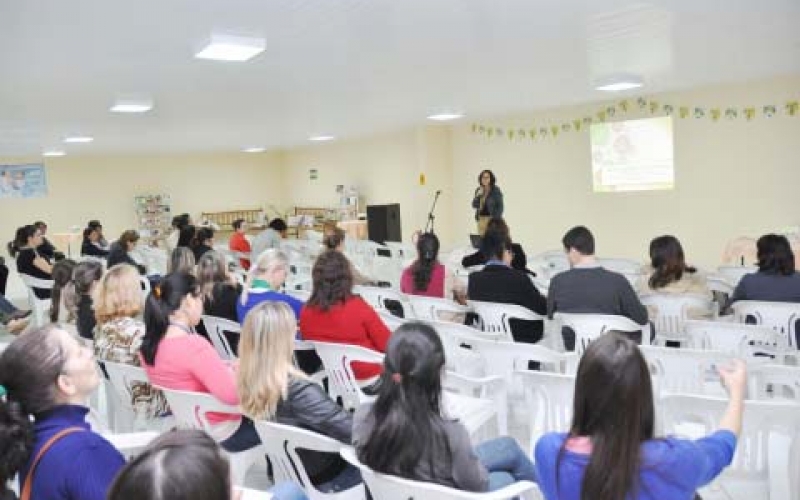 “Medicalização na Escola” é discutida em palestra