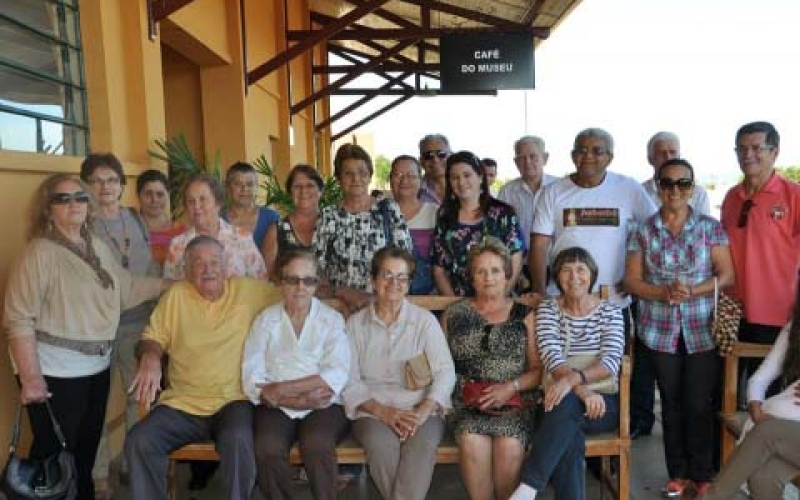 Café com pioneiros ligados à Estação Ferroviária