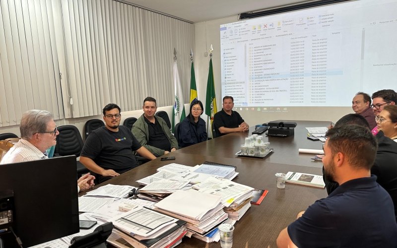 Prefeito José Maria se reúne com equipe de planejamento para acompanhar projetos de reestruturação urbana de Ibiporã