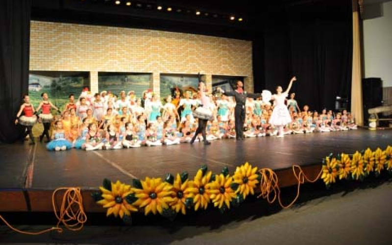 Espetáculo de encerramento da Escola de Ballet
