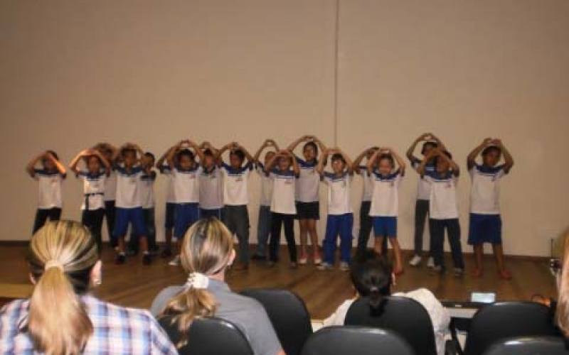 Escola Alice Roma homenageia servidores da Secretaria de Educação