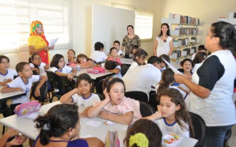 Dia do Livro é comemorado com Sarau Literário